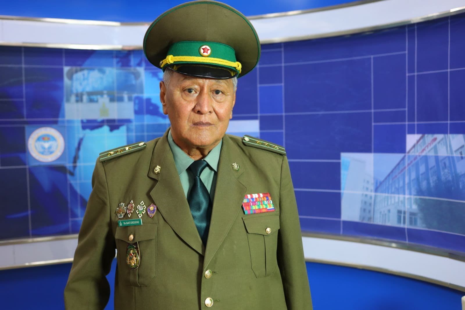 ХУРАНДАА Ш.БАТ-ЭРДЭНЭ: БИ ЦЭРГИЙН ТУСГАЙ ДУНД СУРГУУЛИАС ТӨРСӨН АНХНЫ ХИЛИЙН ОТРЯДЫН ДАРГА